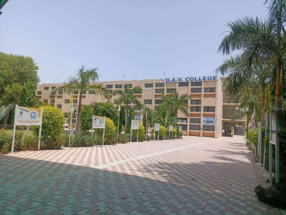 D.A.V. Law P.G. College-image