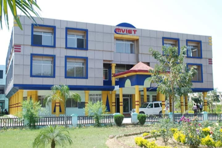 Madhu Vachaspati School of Management-image