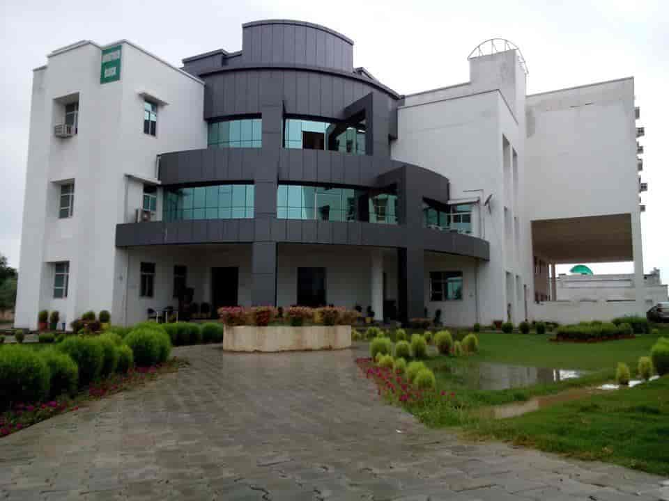 FH Medical College-image