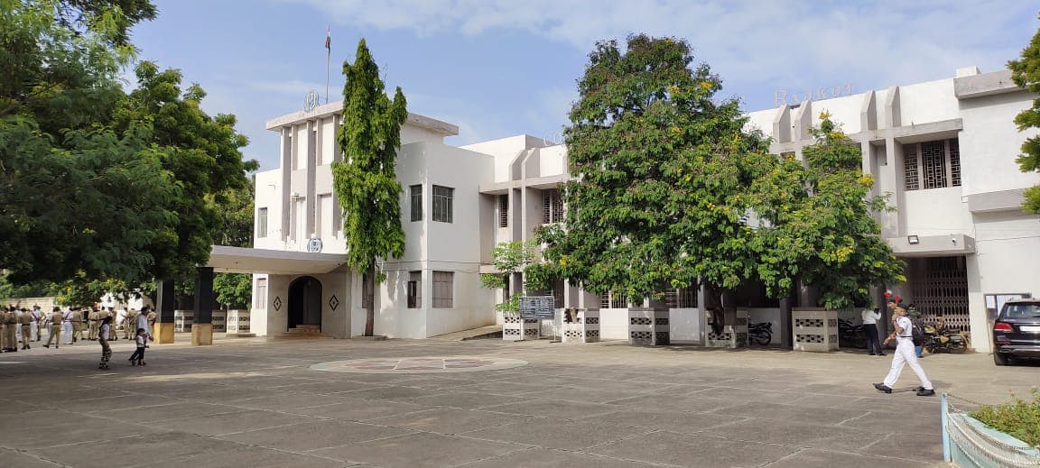 Popatlal Dhanjibhai Malaviya College of Commerce-gallery-image-3