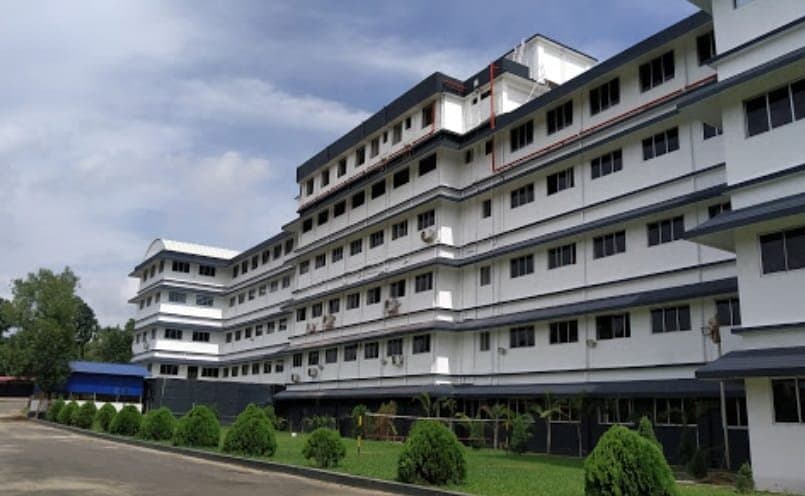 Holy Cross College-image