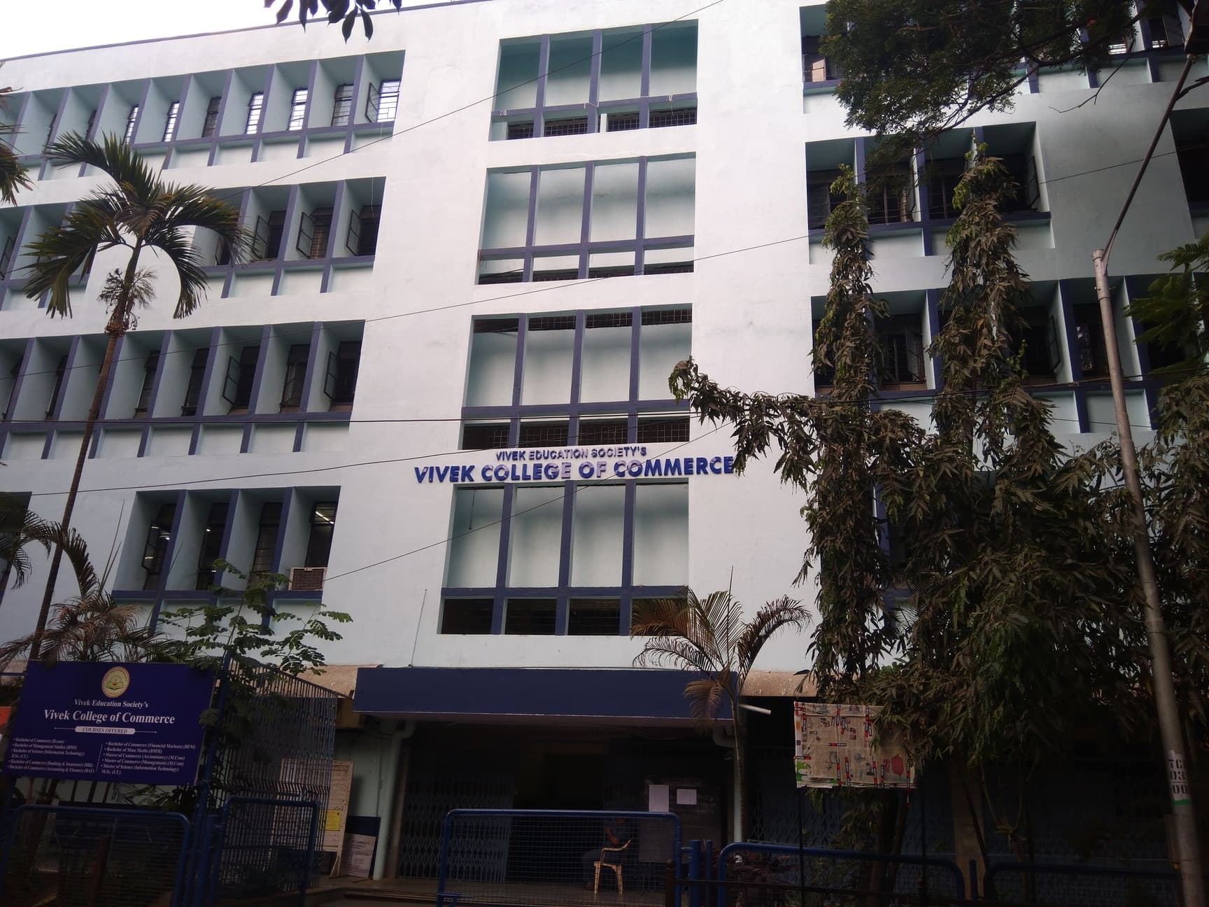 Vivek College of Commerce-image