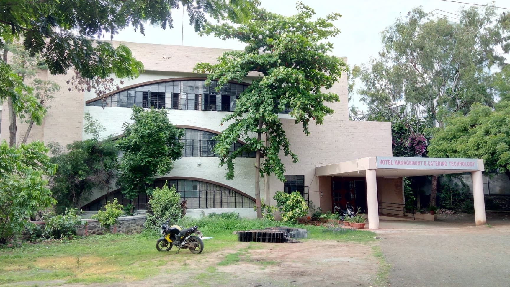 Bharati Vidyapeeth University, Institute of Hotel Management and Catering Technology-image