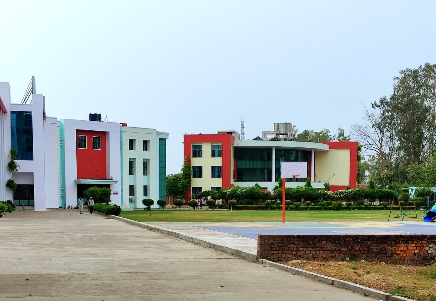 Zee College of Pharmacy-image