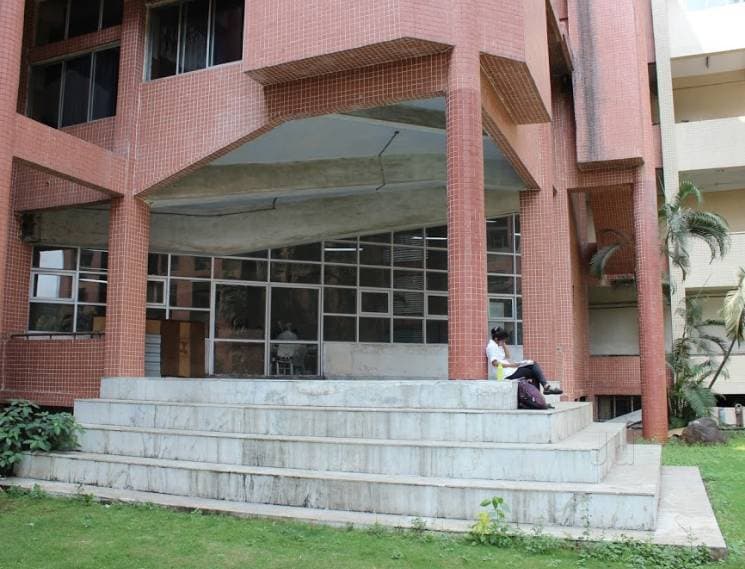 Dr. D.Y.Patil College of Law