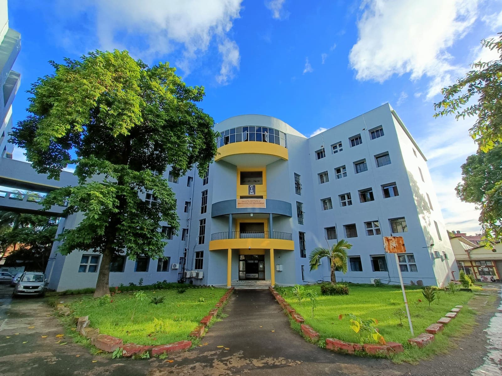 Calcutta Institute of Engineering & Management powered by Sunstone-image