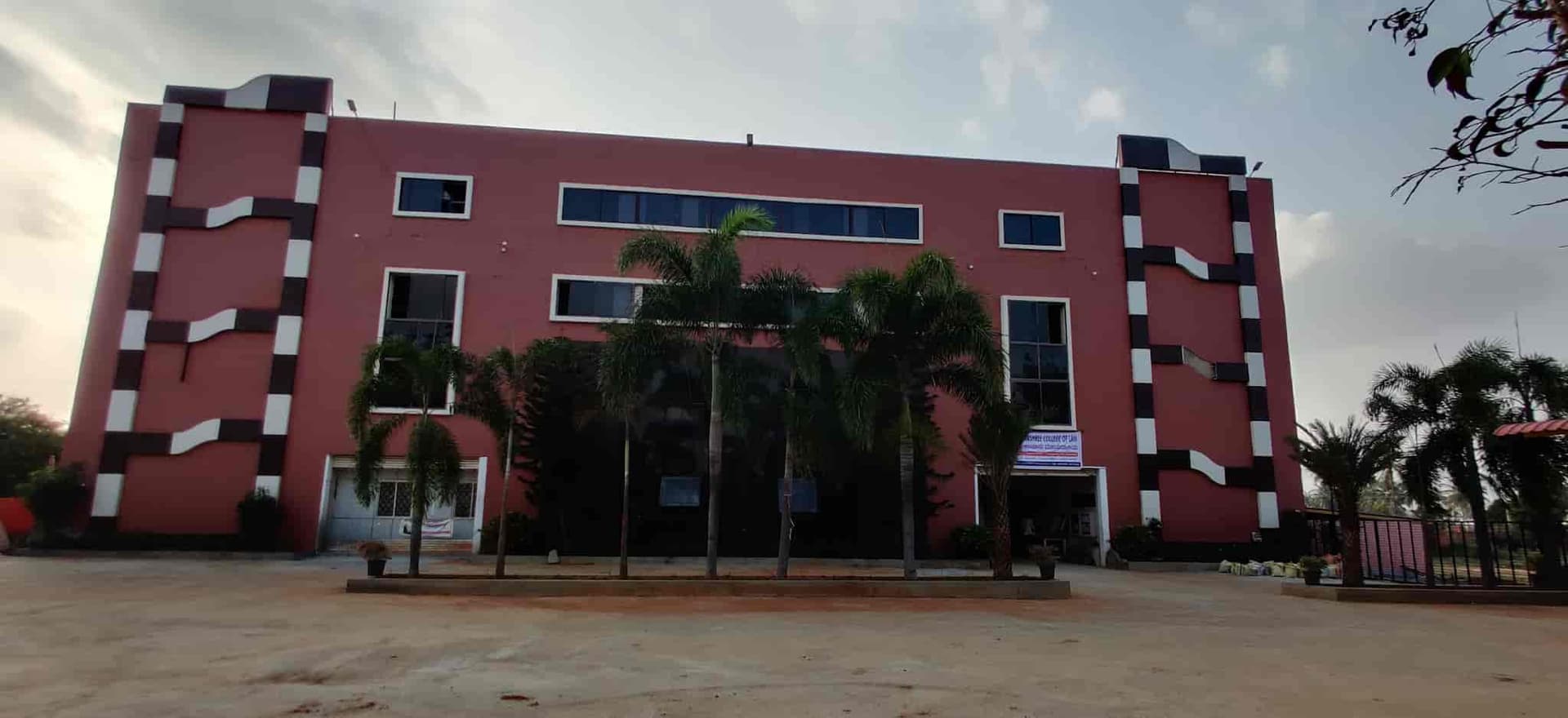 Basavashree College of Law-image